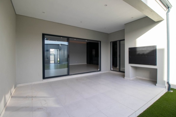 4 Bedroom Property for Sale in Sandown Western Cape